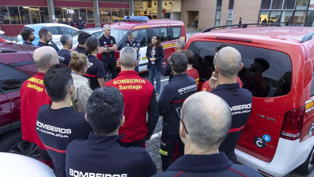 Un equipo de 13 bomberos se traslada a Valencia desde A Coruña