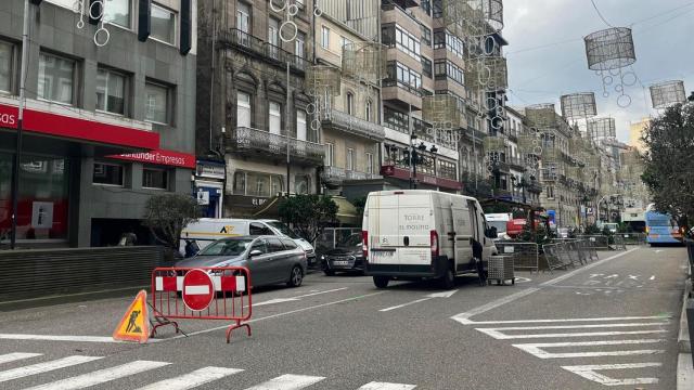 Restricción de tráfico en Policarpo Sanz.