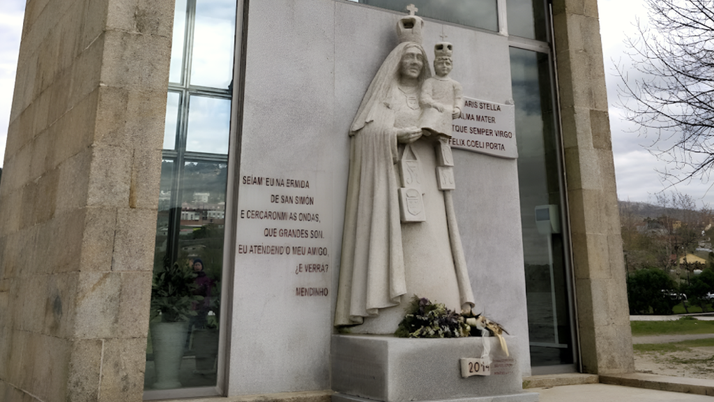 Monumento a Virxe do Carme en Cesantes