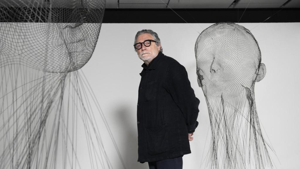 Jaume Plensa junto a sus obras 'Invisibles'