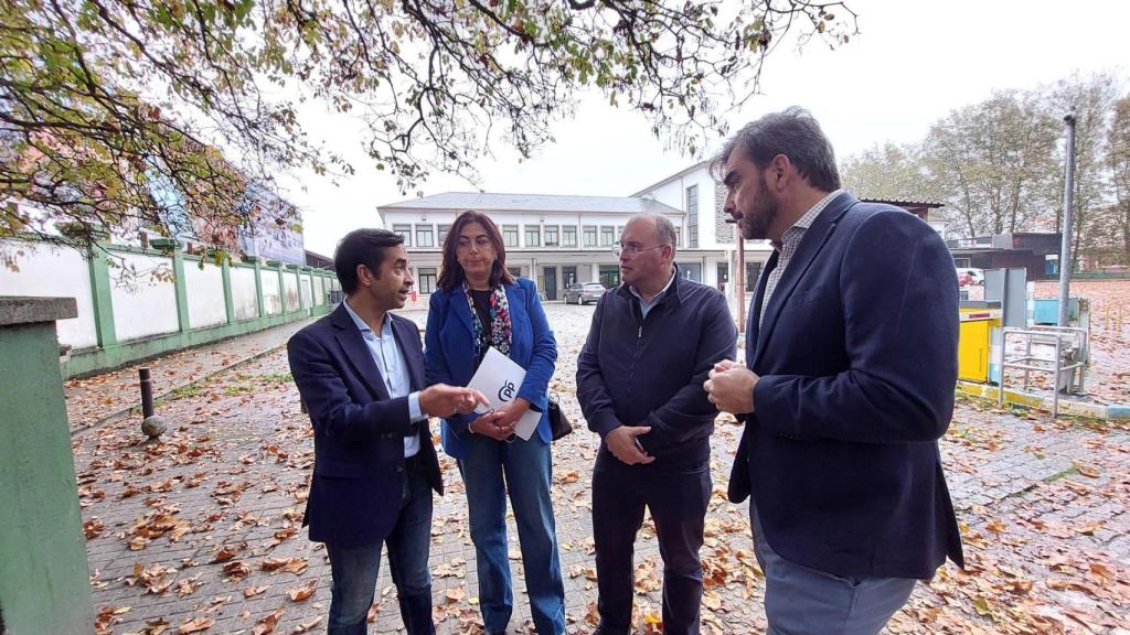 El portavoz del PP en el Congreso, Miguel Tellado, en una visita a Ferrol junto al alcalde, José Manuel Rey Varela, y los populares Elena Candia y Diego Calvo.