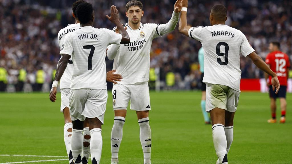 Valverde felicita a Mbappé y Vinicius tras un gol en la victoria ante Osasuna.