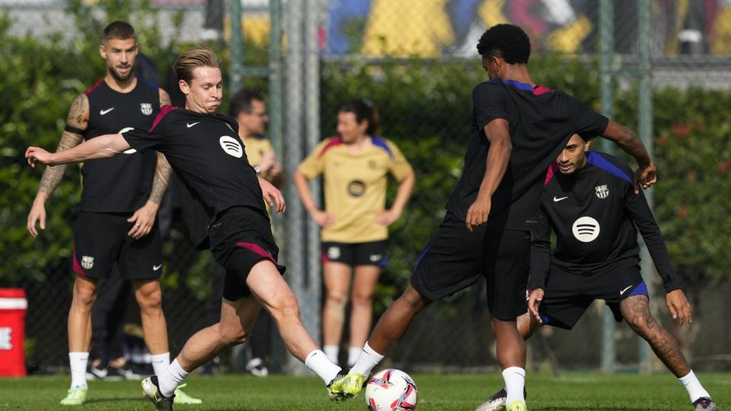 Los jugadores del Barça preparan el partido contra la Real Sociedad.