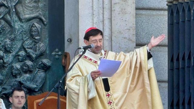 El arzobispo de Madrid, José Cobo, durante la Misa de la Almudena, este sábado en Madrid.