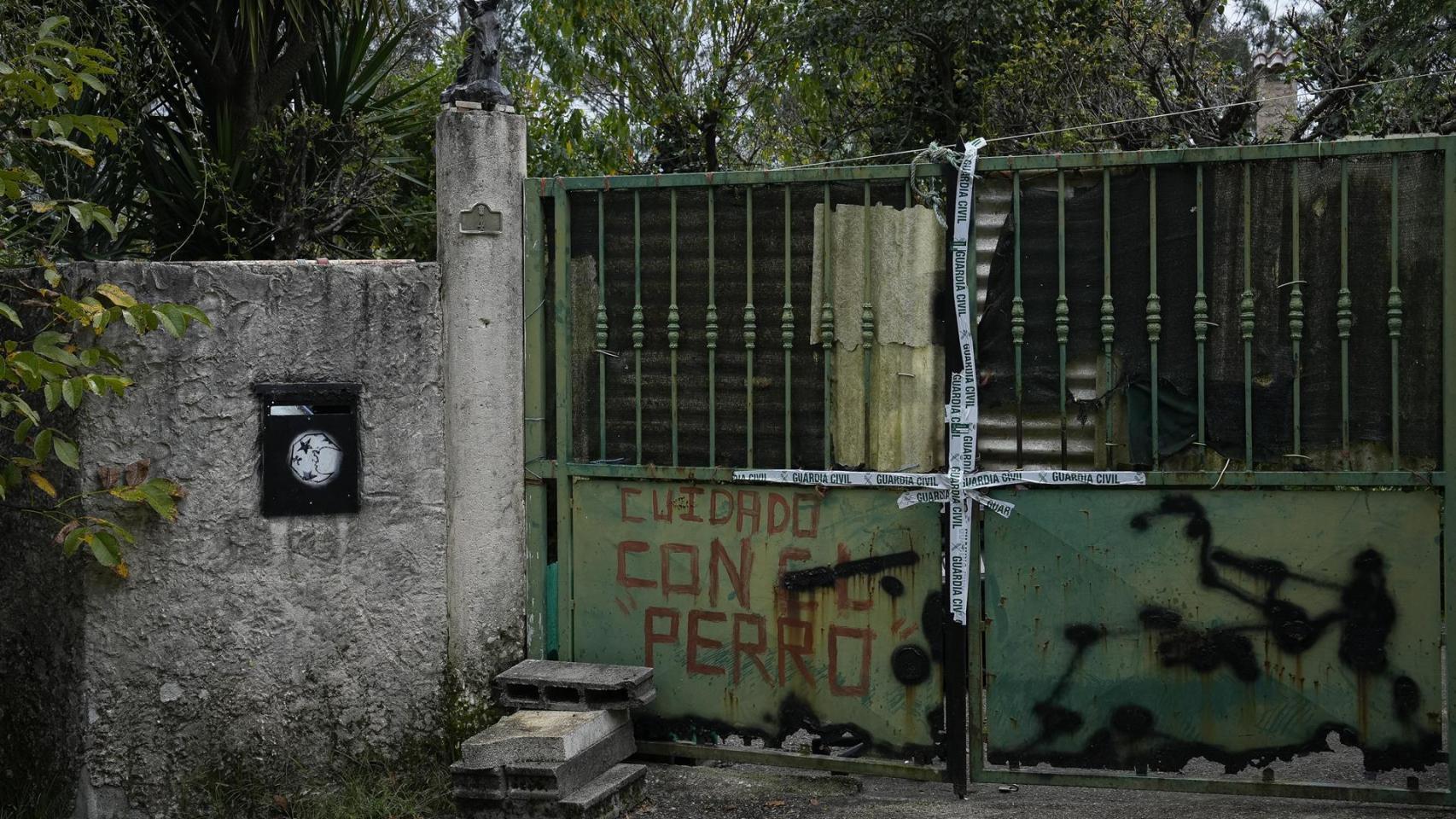 Puerta de la casa donde ocurrieron los hechos, a 8 de noviembre de 2024, en Baiona, Pontevedra, Galicia