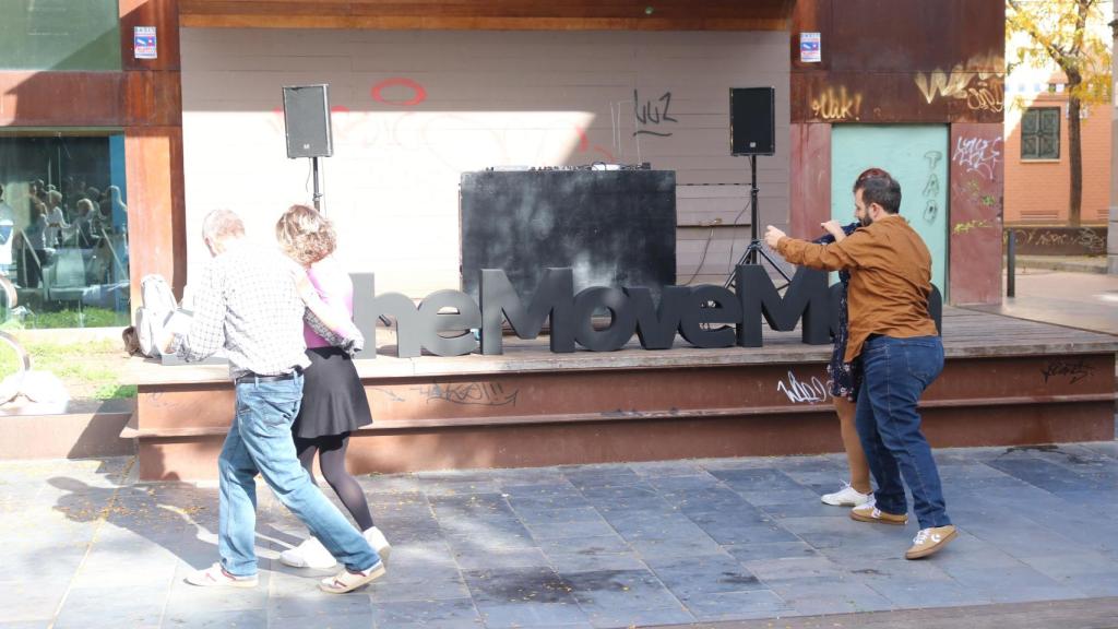 La asociación The Move Men ha organizado una jornada festiva con música, bailes y juegos para visibilizar el cáncer de próstata