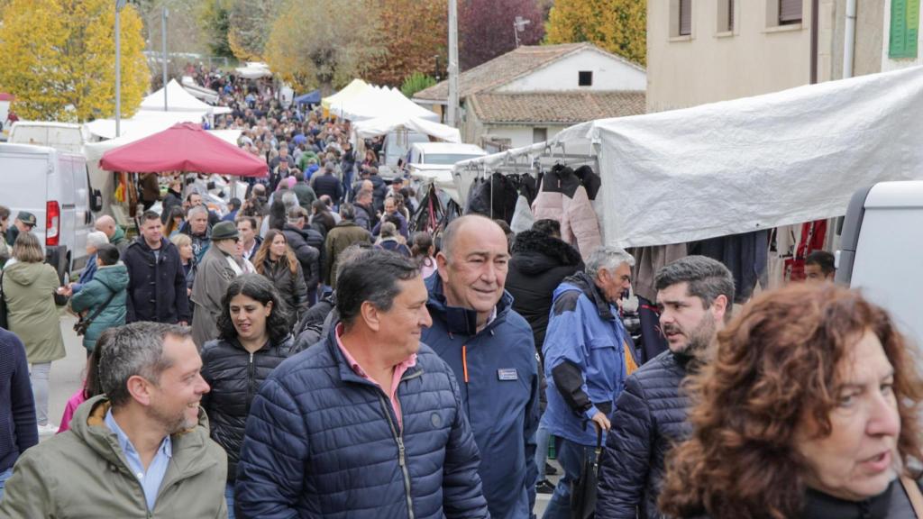 Centenares de personas disfrutan de la feria