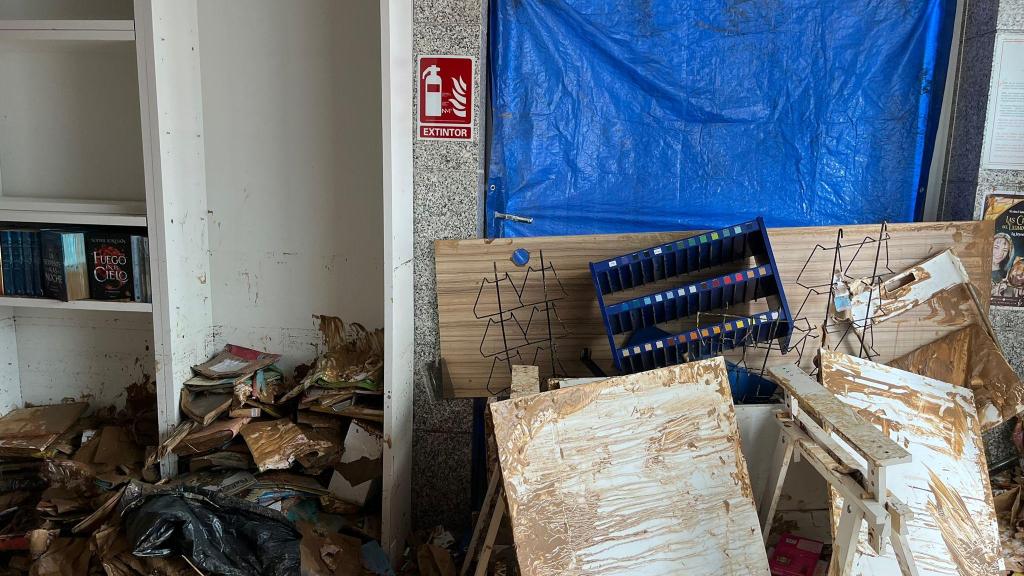 Una de las barricadas que se colocó en Somnis de Paper para evitar robos. Foto: Jorge Cabezas