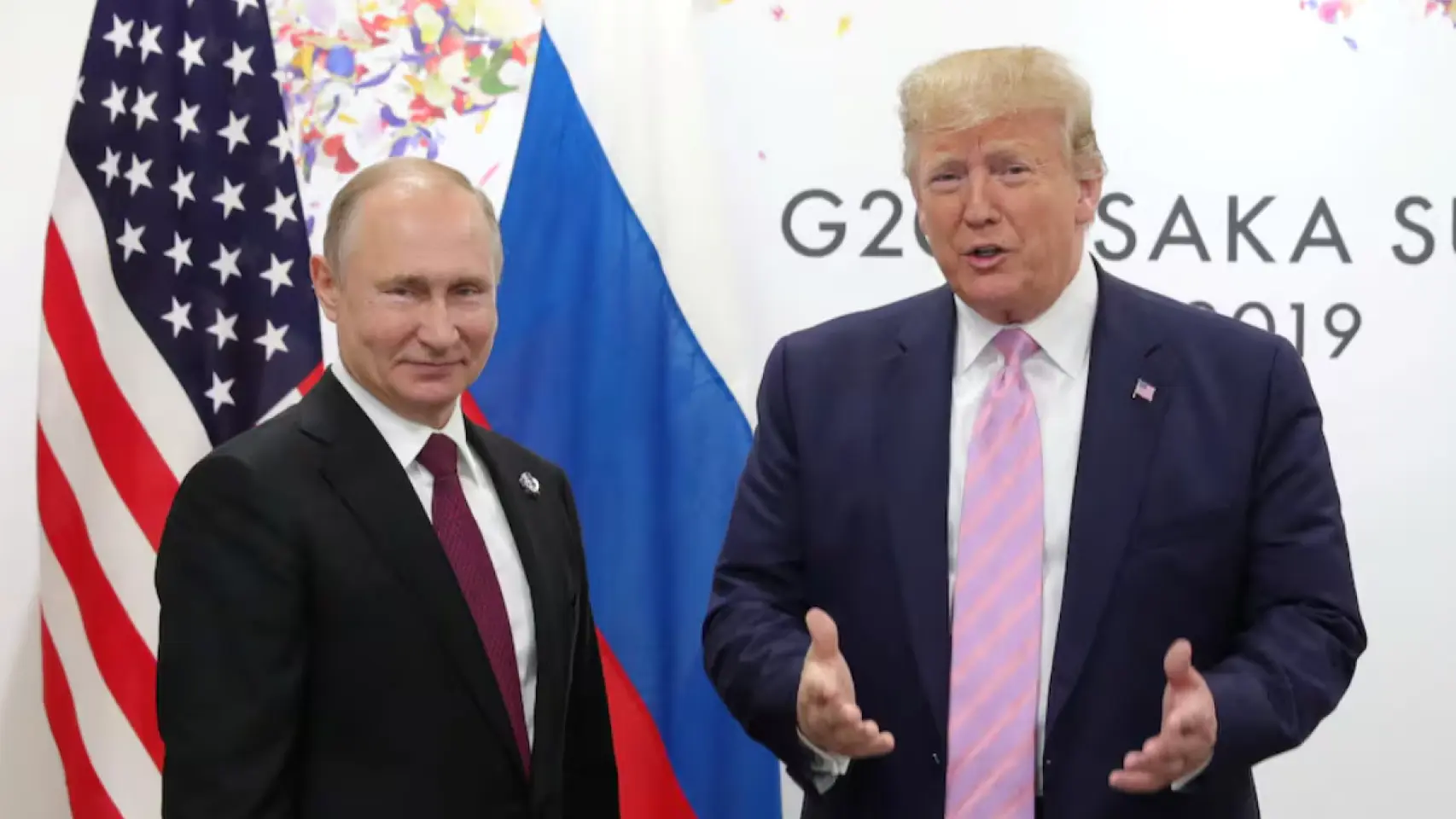 (i) El presidente de Rusia, Vladímir Putin (a la izquierda) y el presidente electo de EEUU, Donald Trump, (d) en una reunión del G20 en junio de 2019.