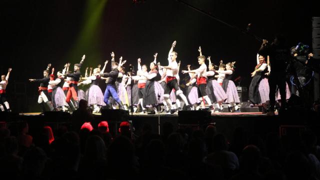 La jota del grupo Baluarte Aragonés ha abierto la gala