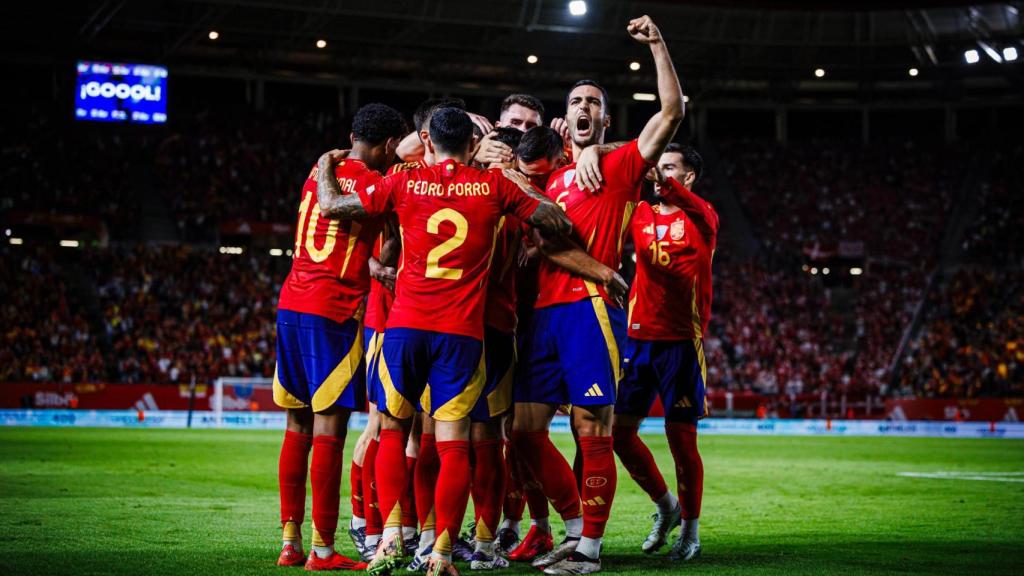 Los jugadores de la Selección celebran uno de los goles en la victoria ante Dinamarca.