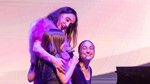 Luz Casal junto a María García y Marta Mora en la clausura del CiBRA.