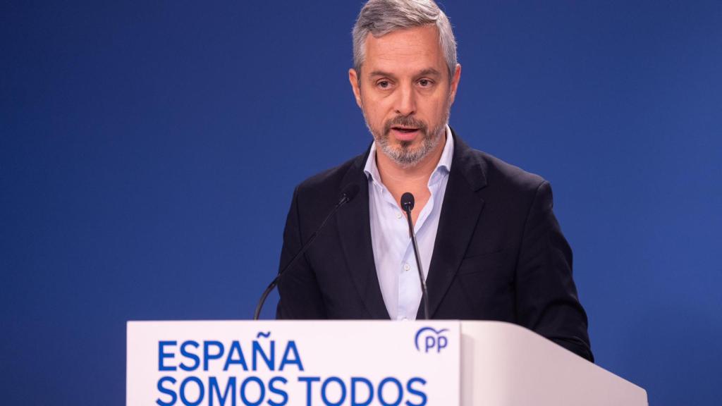 El vicesecretario de Economía del PP, Juan Bravo, este domingo en rueda de prensa.