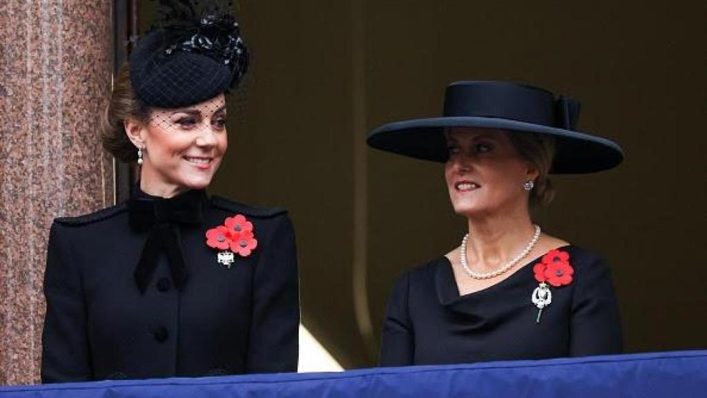 La princesa de Gales, en el balcón del Foreign Office junto a Sophie de Edimburgo.