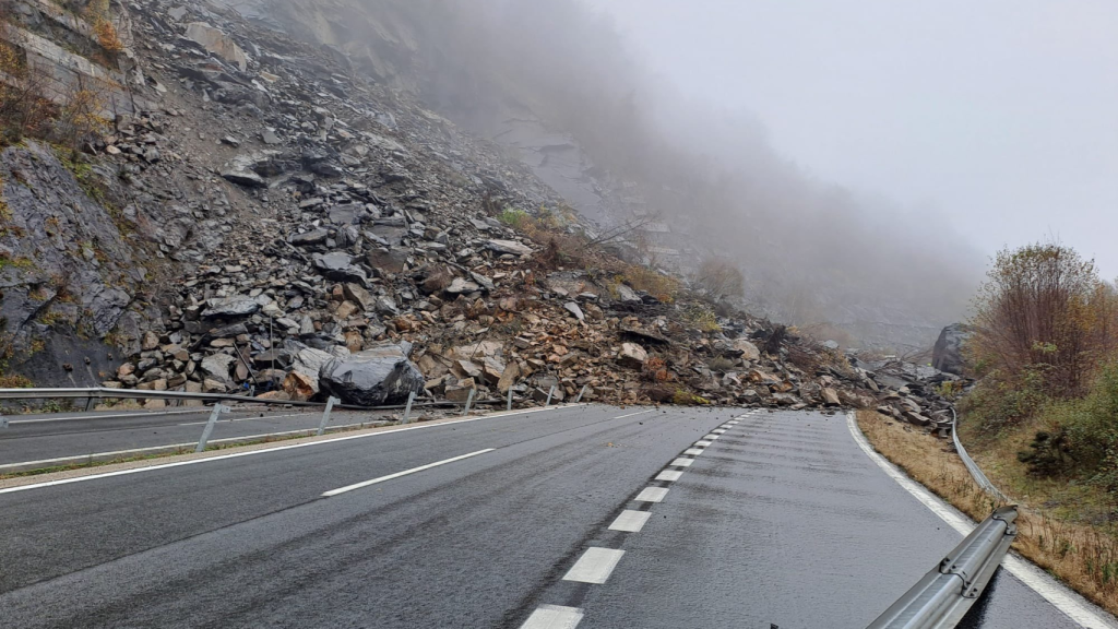 Imágenes del gran desprendimiento de rocas en la AP-66 el 10 de noviembre de 2024