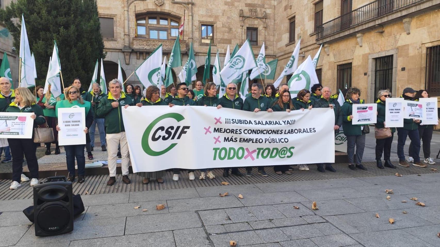 CSIF se concentra ante la Subdelegación del Gobierno en Salamanc a