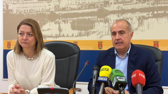 Los concejales talaveranos Jesús García-Barroso y Gelen Delgado.