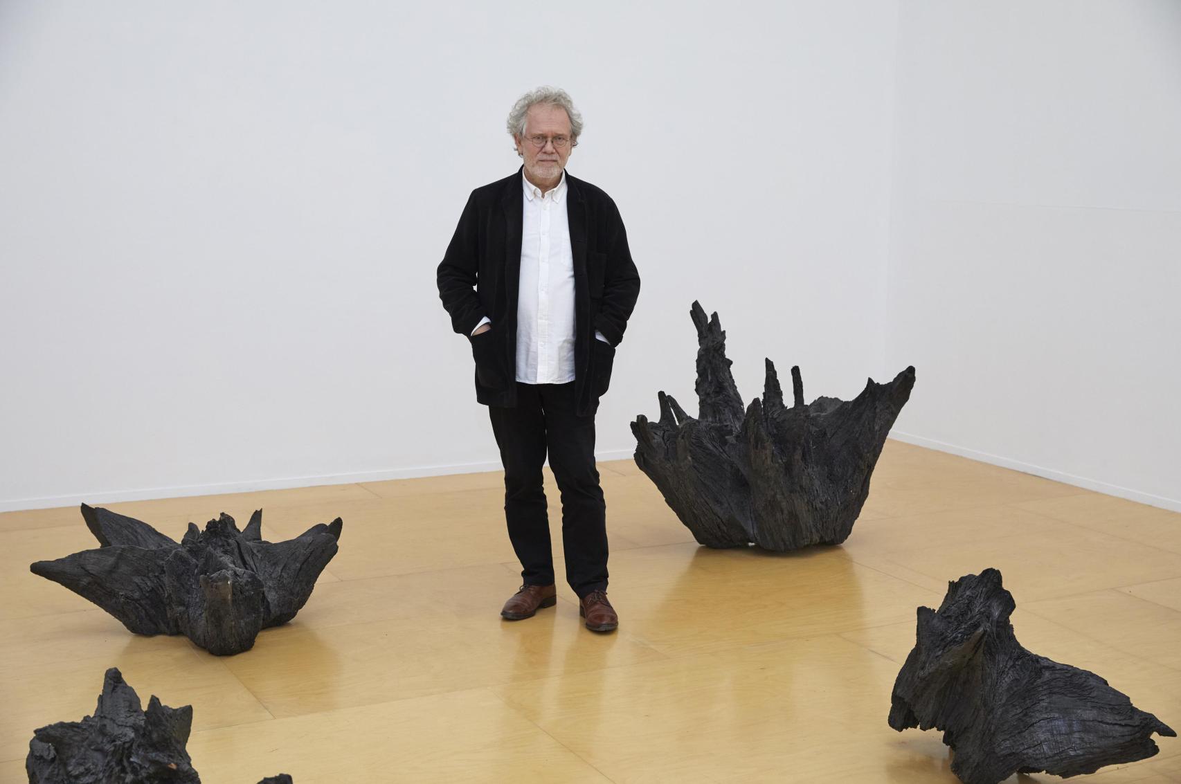 George Didi-Huberman en la exposición. Foto: Archivo Reina Sofía
