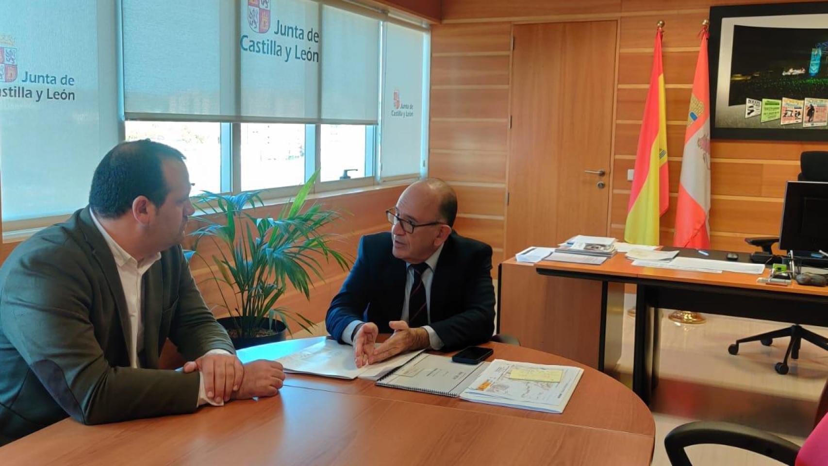 El alcalde de Santa Marta, David Mingo, ha mantenido una reunión con el director general de Infraestructuras y Sostenibilidad Ambiental, José Manuel Jiménez