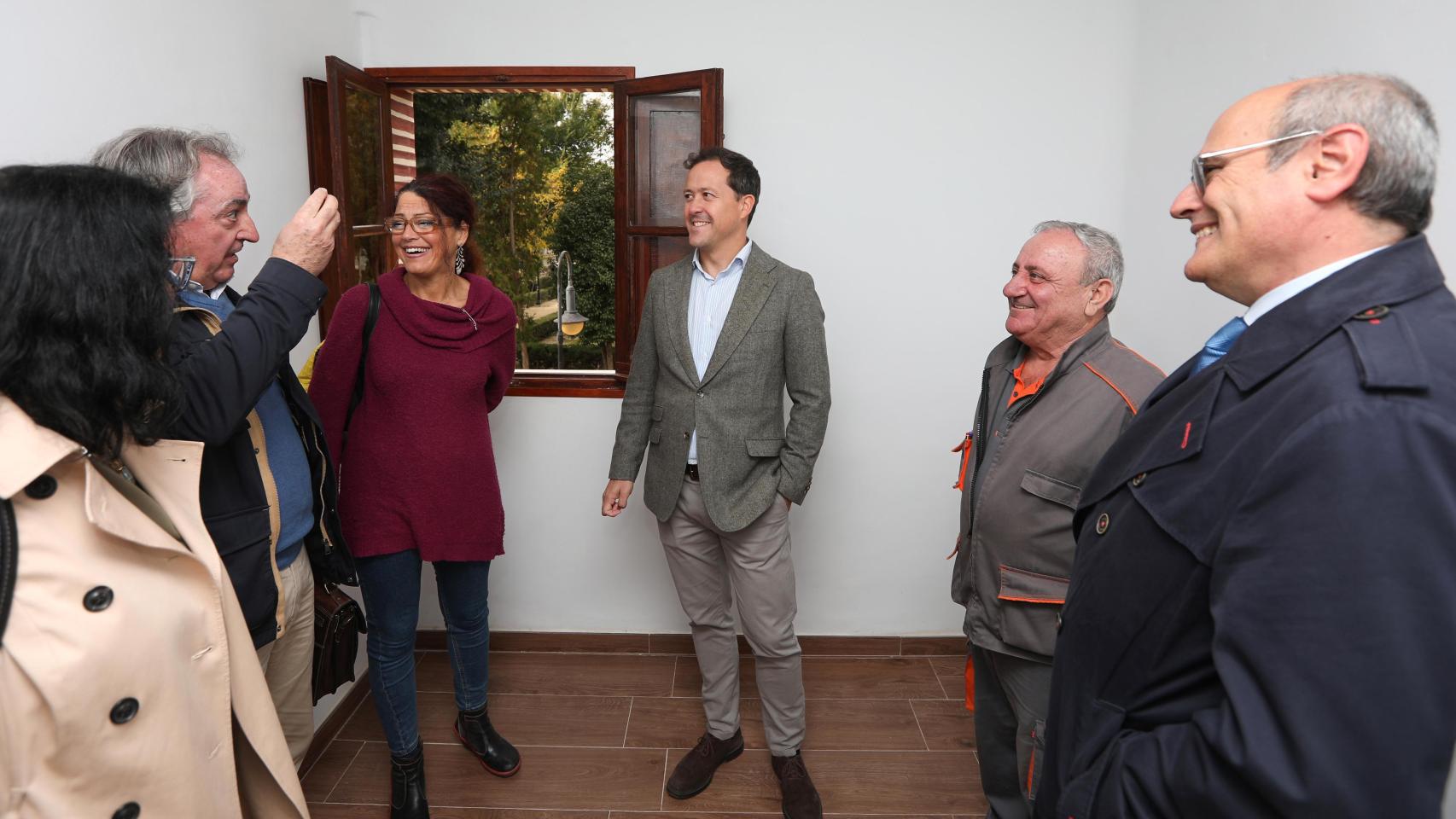 Visita de Velázquez a las viviendas. Foto: Ayuntamiento.