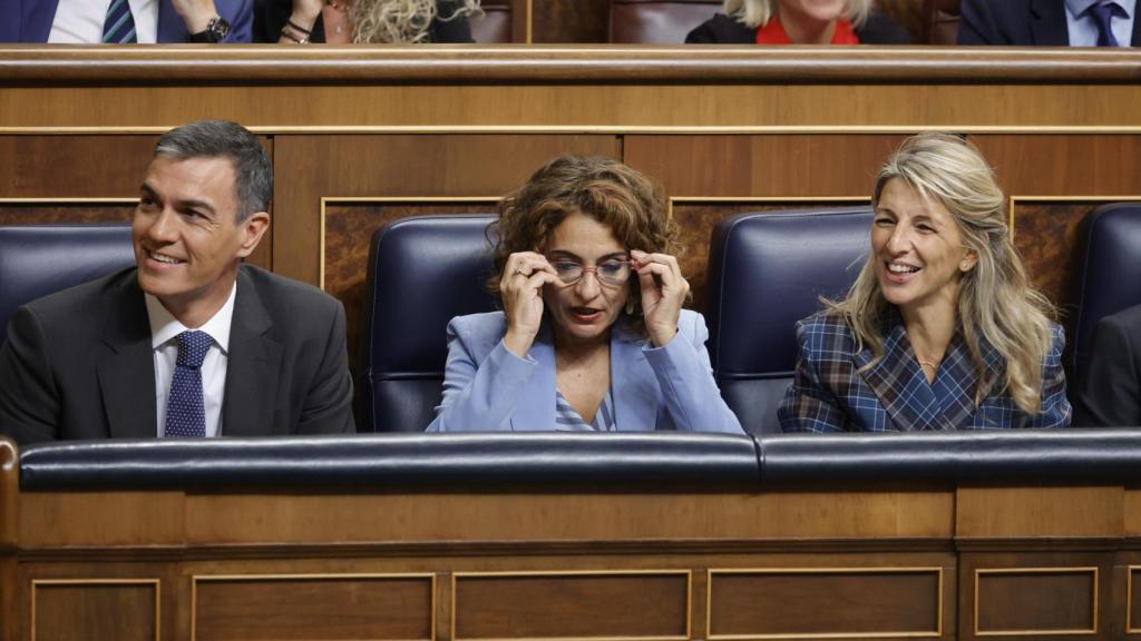 Pedro Sánchez, María Jesús Montero y Yolanda Díaz en el Congreso de los Diputados.