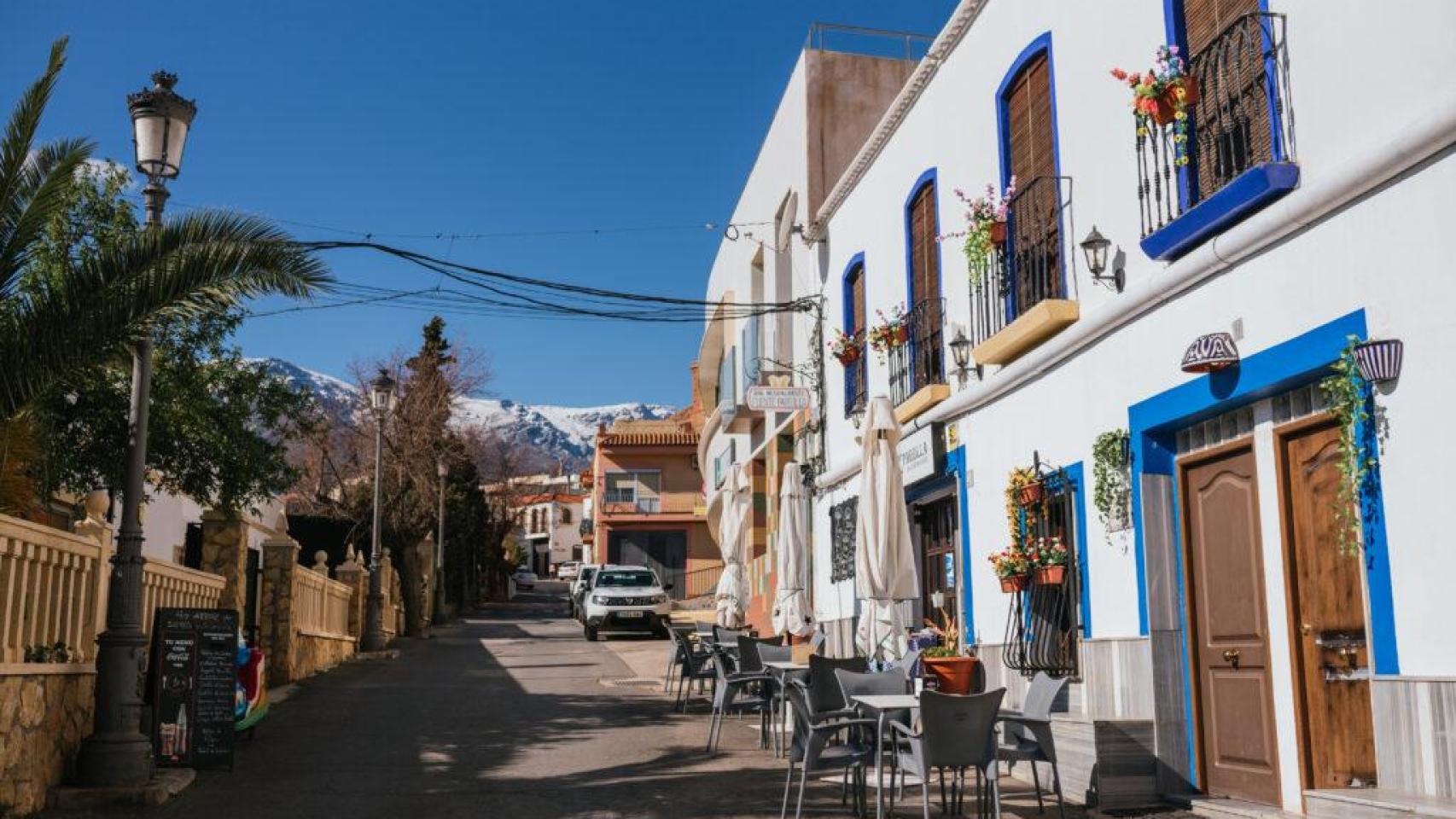 Una calle del municipio de Abrucena en Almería.