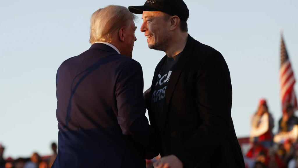 Donald Trump y Elon Musk, juntos en un mitin del candidato republicano el pasado octubre en Butler