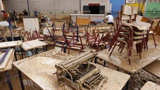 Estado en el que se encontraba un colegio en Sedaví (Valencia) tras el paso de la DANA, en una imagen de archivo. EFE/Ana Escobar