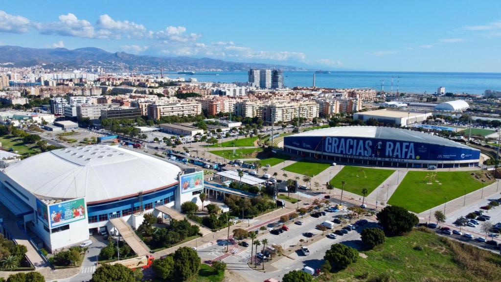 Vista aérea de la lona de Nadal en el estadio de atletismo junto al Martín Carpena.