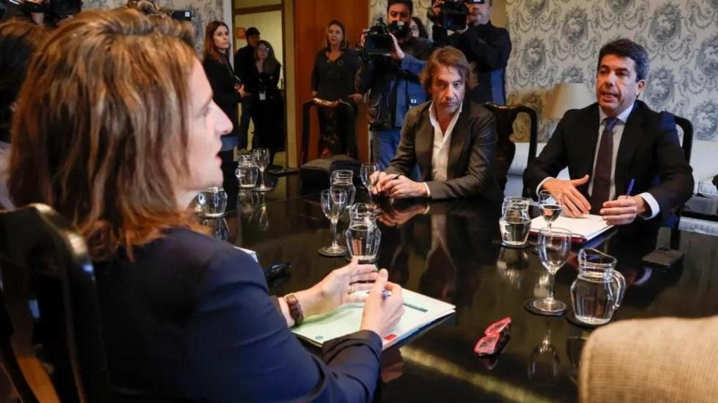 Teresa Ribera y Carlos Mazón durante una reunión en febrero de 2024