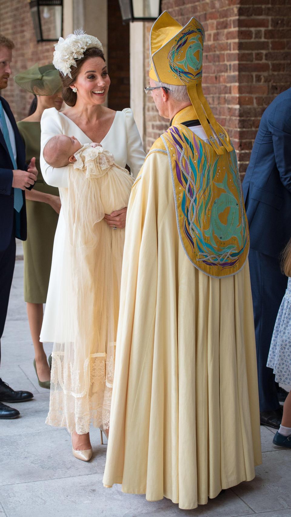 Justin Welby junto a Kate Middleton en el bautizo del príncipe Louis.