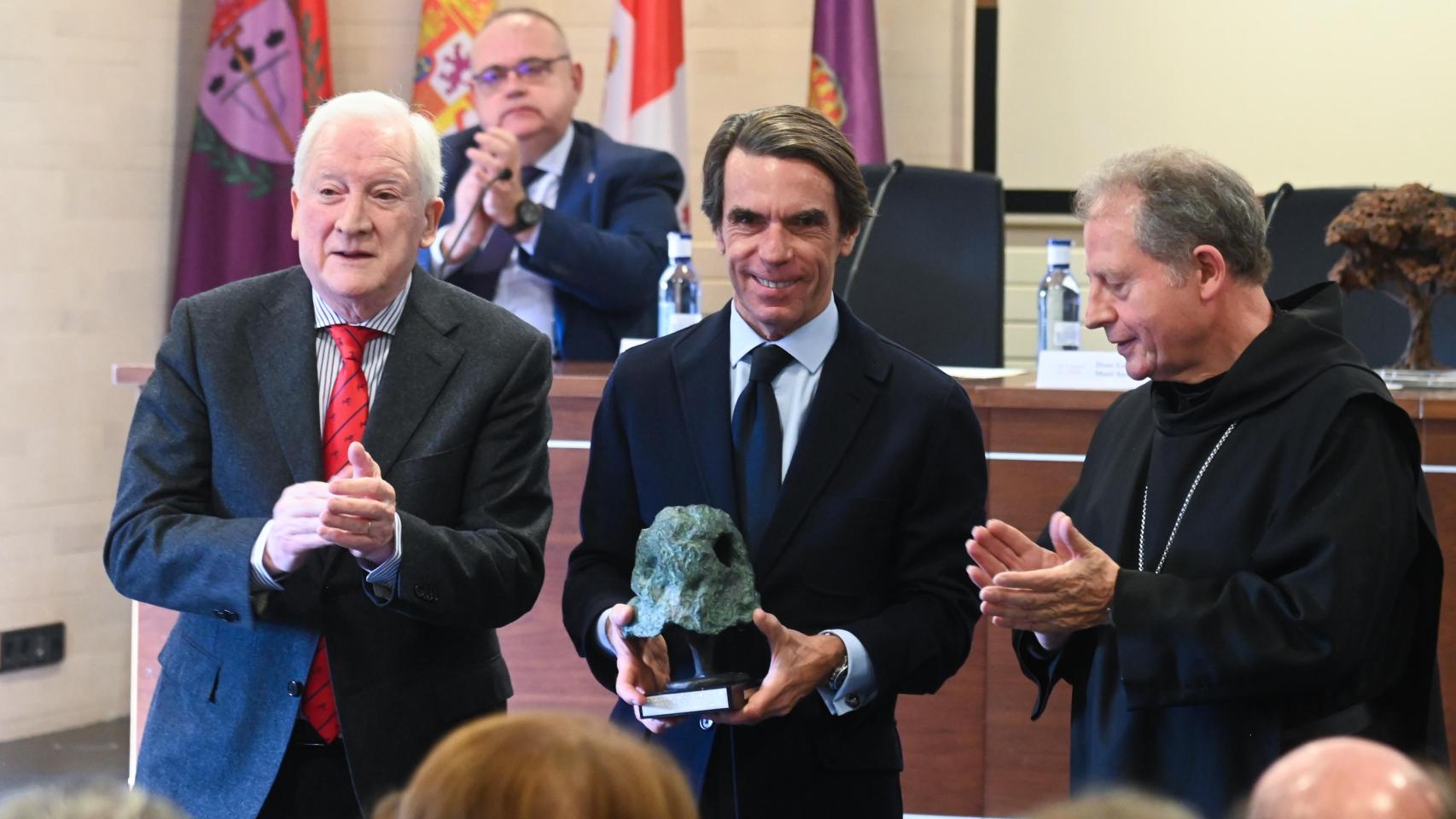 La Fundación Silos inaugura el Premio Sabina Silense con un homenaje al expresidente del Gobierno José María Aznar