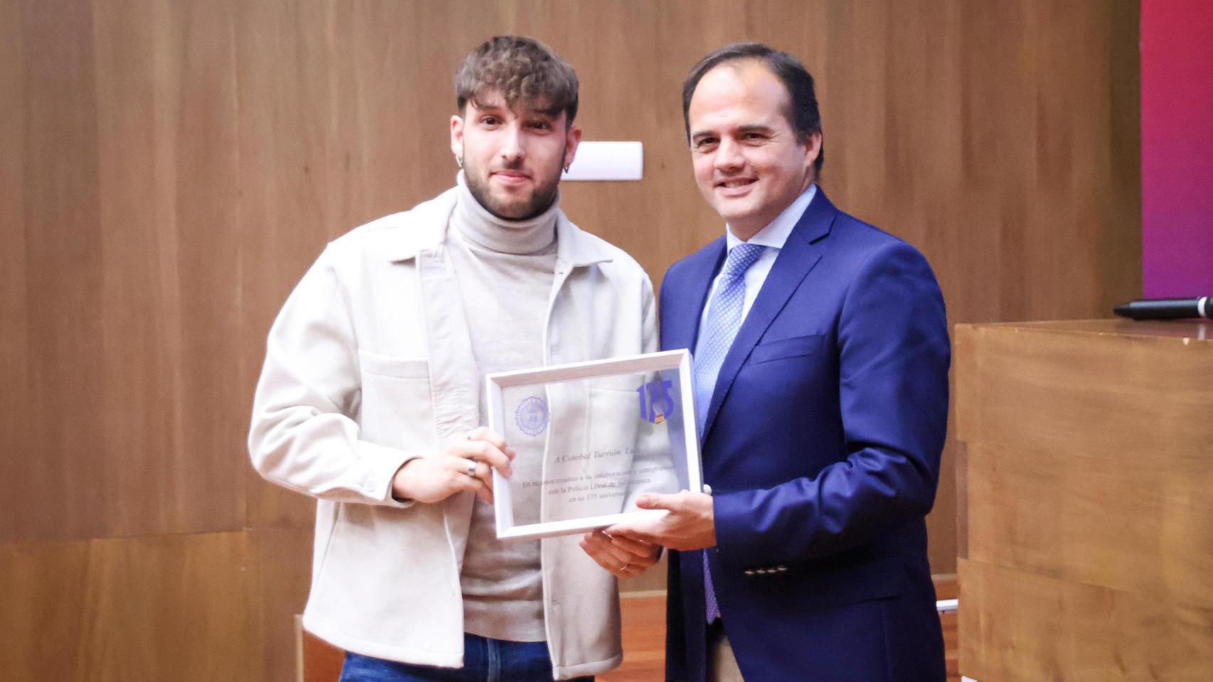 Luis Cotobal reconocido por su colaboración y compromiso con la Policía Local de Salamanca