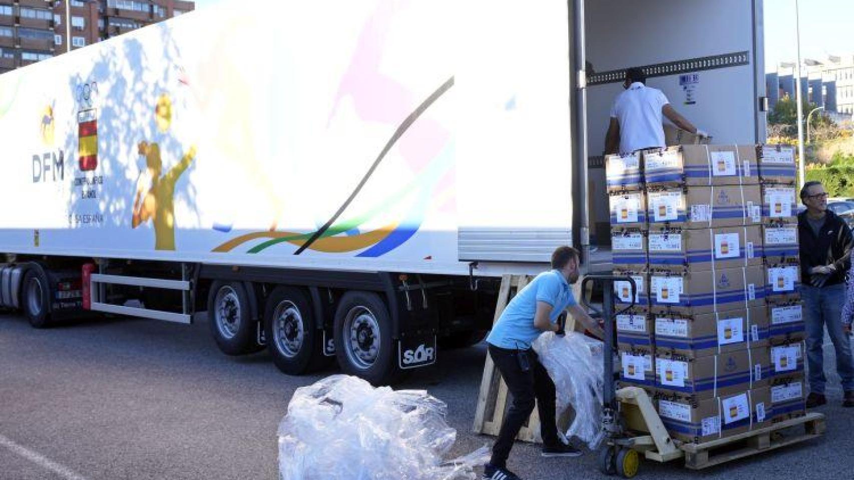 El COE envía un camión cargado con material de ayuda para los damnificados por la DANA en Valencia