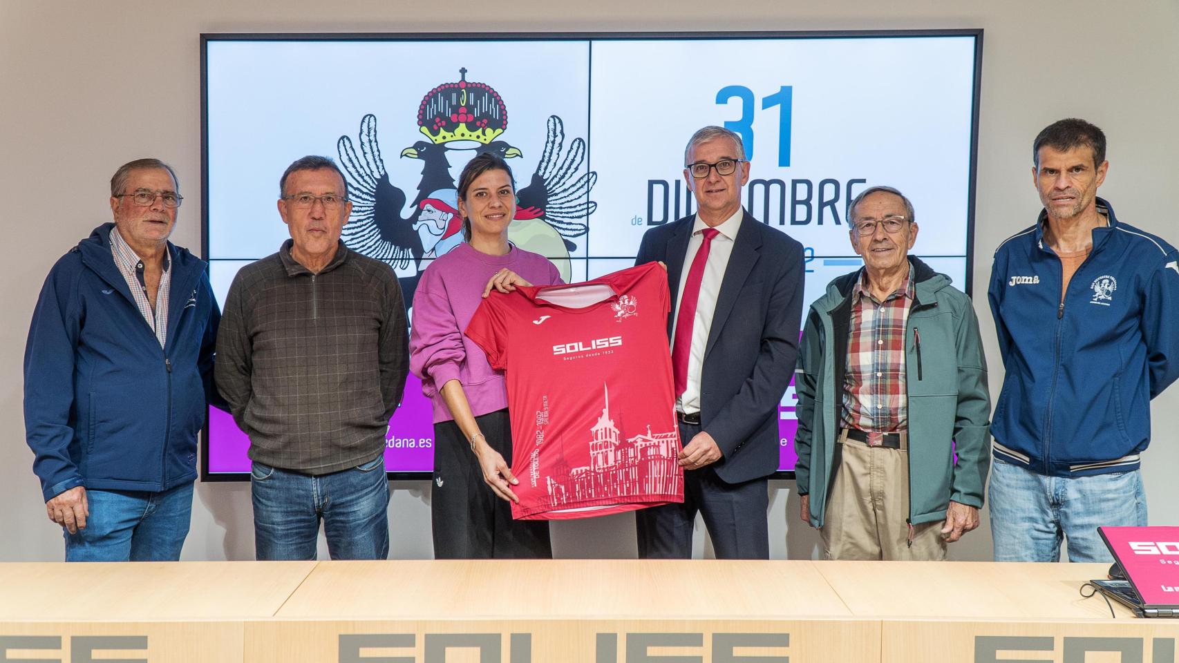 Presentación de la camiseta oficial de la San Silvestre. Foto: Soliss Seguros.