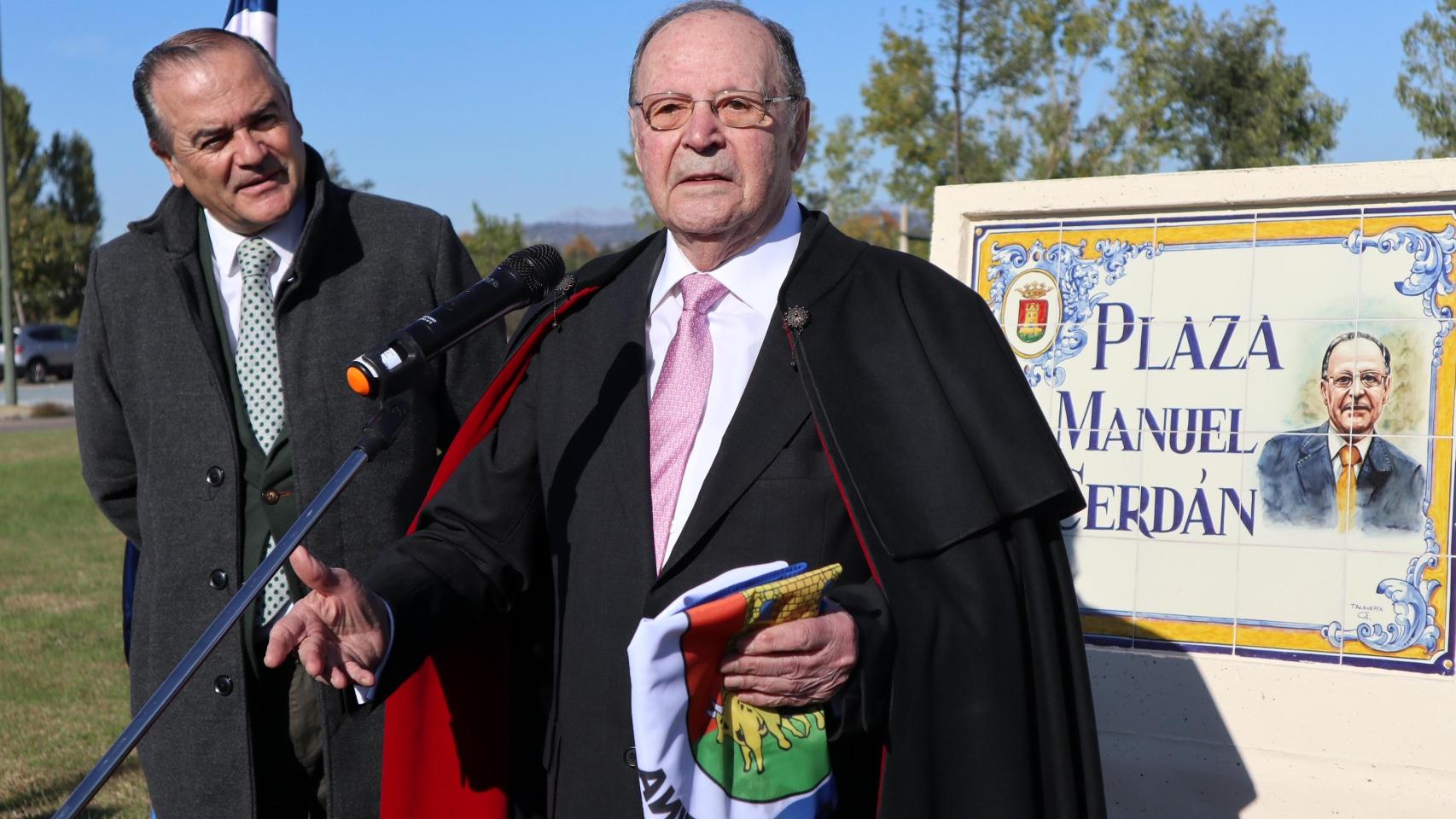 La imborrable huella de Manolo Cerdán en Talavera de la Reina se hace eterna en la plaza que lleva su nombre: las mejores imágenes