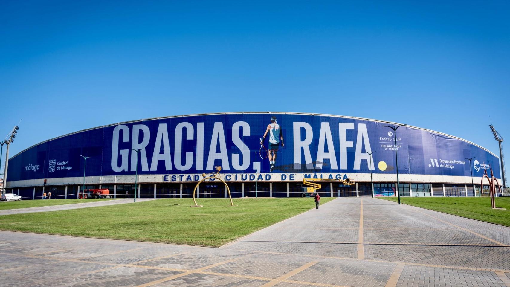 La lona que se ha colocado en honor a Rafa Nadal en Málaga.