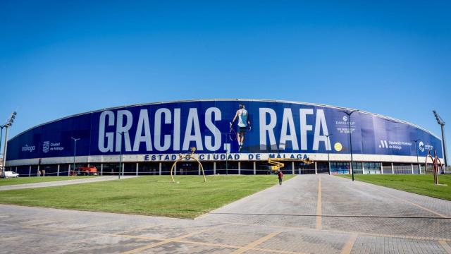 La lona que se ha colocado en honor a Rafa Nadal en Málaga.