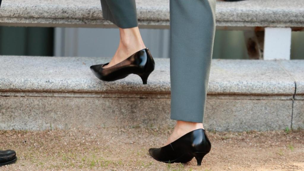 Letizia ha hecho de los 'kitten heels' su calzado fetiche.