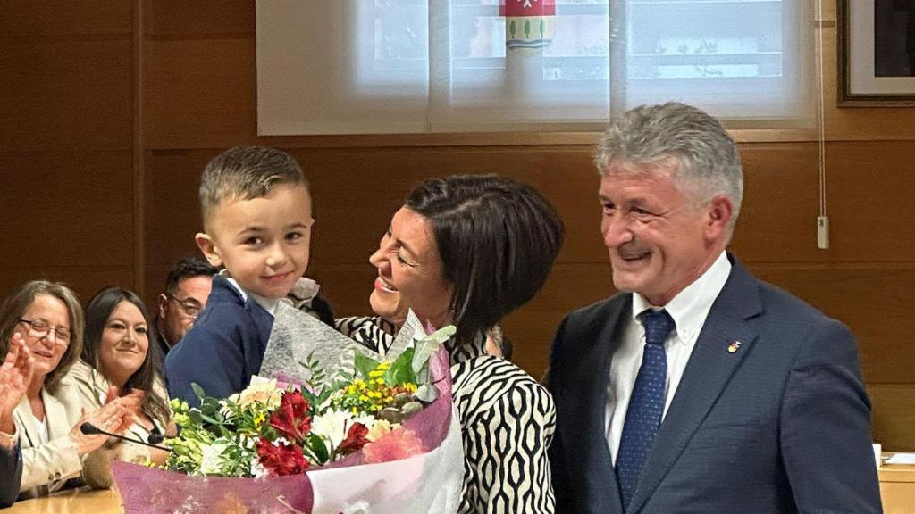 Eva y Romeo en el acto de entrega de la medalla