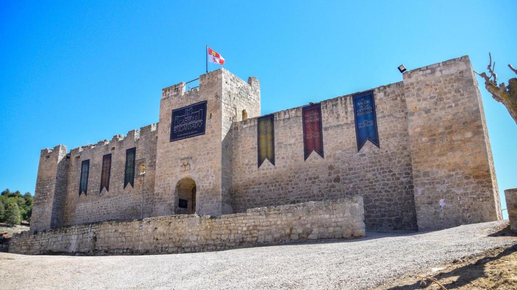 Vista exterior del castillo medieval de Trigueros del Valle, perfectamente conservado