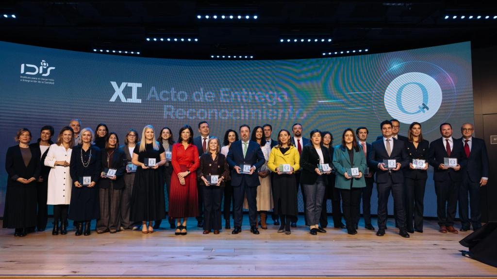 La foto de familia de los galardonados en la gala de este martes.