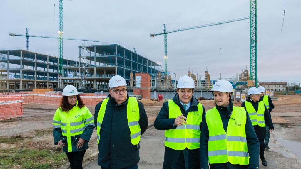 El presidente de la Junta de Castilla y León, Alfonso Fernández Mañueco, visita las obras del nuevo Hospital de Aranda de Duero