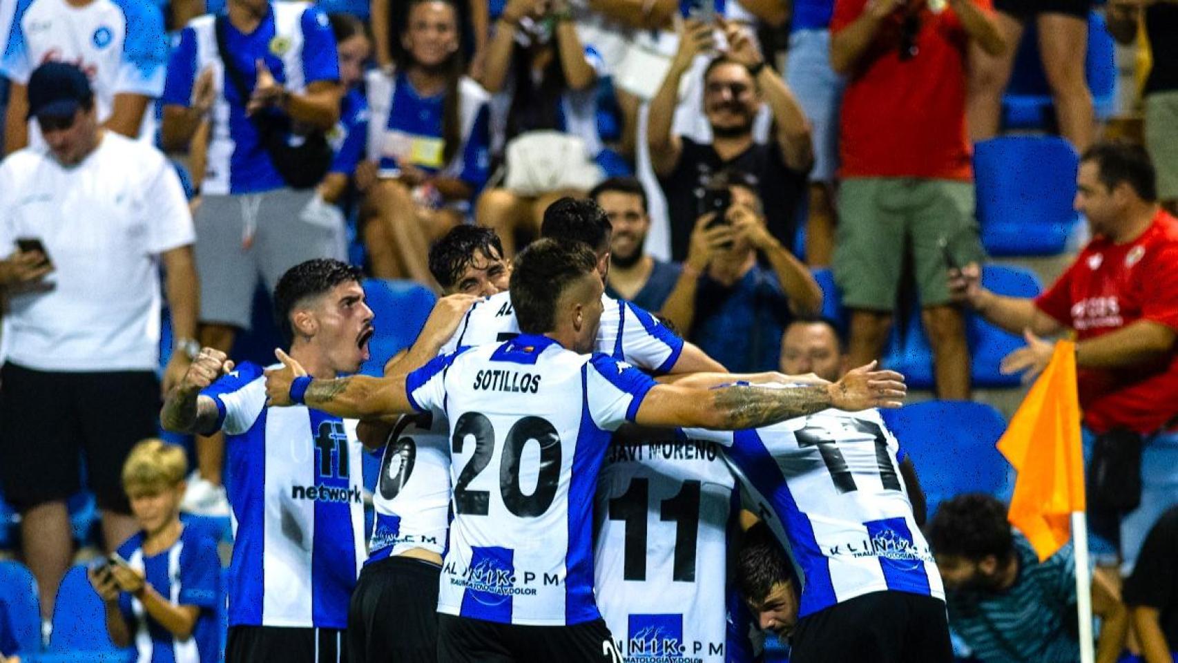 Los jugadores del Hércules en un partido de la temporada.