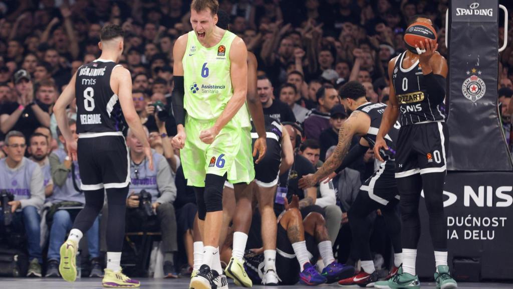 Jan Vesely celebra una canasta en el partido ante el Partizan.