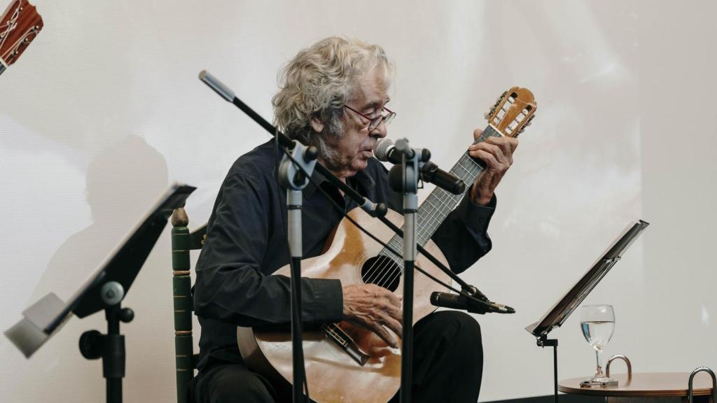 El cantautor Paco Ibáñez en la Biblioteca Provincial de Granada. Foto: José Ángel Fiestas