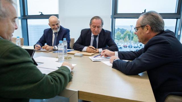 Reunión de la patronal Cecam con el consejera de Hacienda, Juan Alfonso Ruiz Molina.