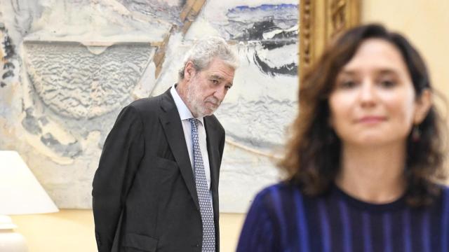 La presidenta de la Comunidad de Madrid, Isabel Díaz Ayuso, y su jefe de gabinete, Miguel Ángel Rodríguez.