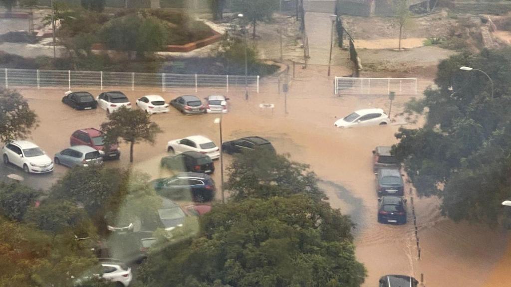 El parking del Hospital Clínico de Málaga inundado.