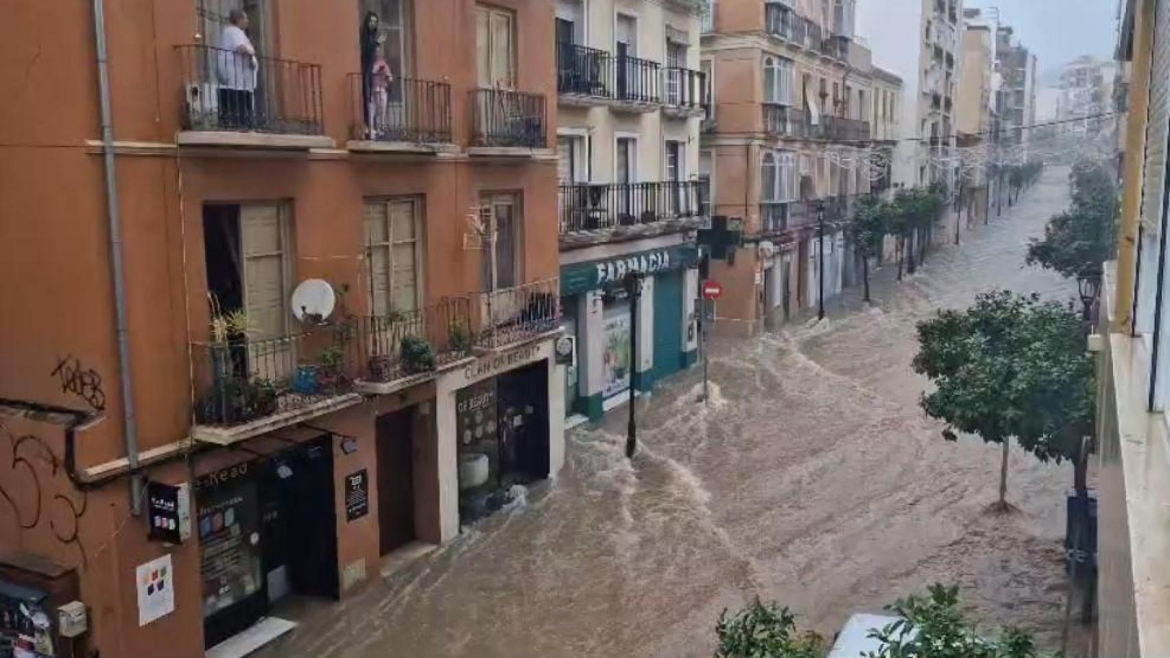 La calle Victoria en Málaga inundada.